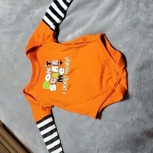 🐻    Celebrate Halloween Onesie size 0-3 months